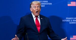 США посилюють тиск на Росію: Трамп погрожує жорсткими санкціями країнам-партнерам