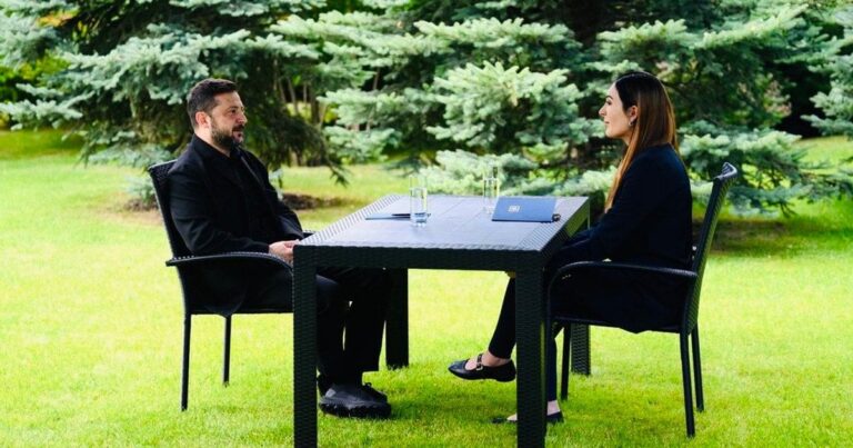 Зеленський спростував черговий кремлівський фейк: “Ніколи не вживав кокаїн із Макроном”