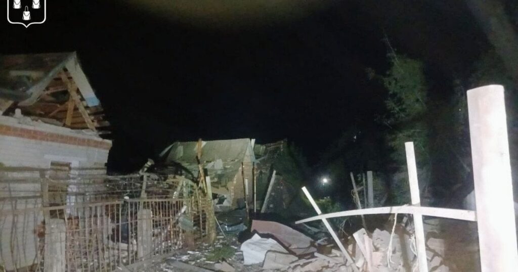 РФ скинула авіабомби на житлові будинки в одному із міст: є жертви, поранені діти (фото, оновлено)