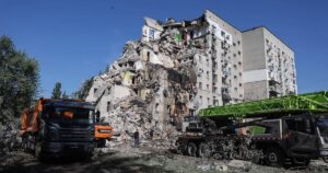 Ракетний терор у Києві: під завалами знайшли багато загиблих, у місті згоріли склади та унікальна лабораторія
