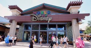 Disney World — 54-річний чоловік помер після поїздки на It’s a Small World — Світ