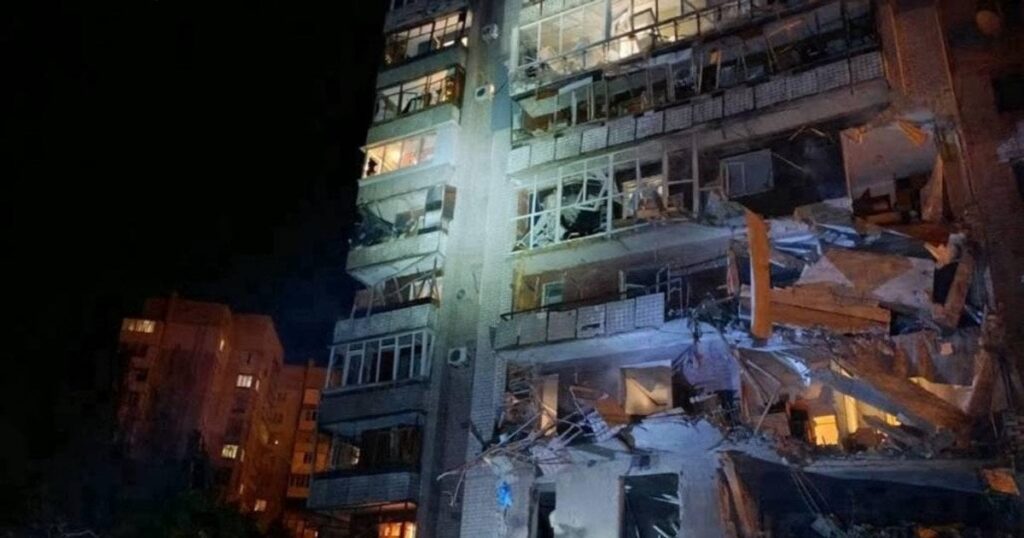 Росія завдала щонайменше п'яти ударів по Запоріжжю: зруйновано частину багатоповерхівки, постраждала критична інфраструктура
