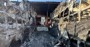 Російський удар по поштовому відділенню в Сумах: троє загиблих, серед них водії “Нової пошти”