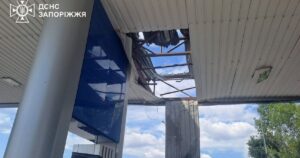Удар дрона по АЗС — у Запоріжжі є загиблі та поранені, серед них дитина — Укрaїнa