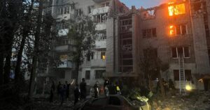 Російська Атака на Львів: Пожежі в Житлових Будинках та Повідомлення…