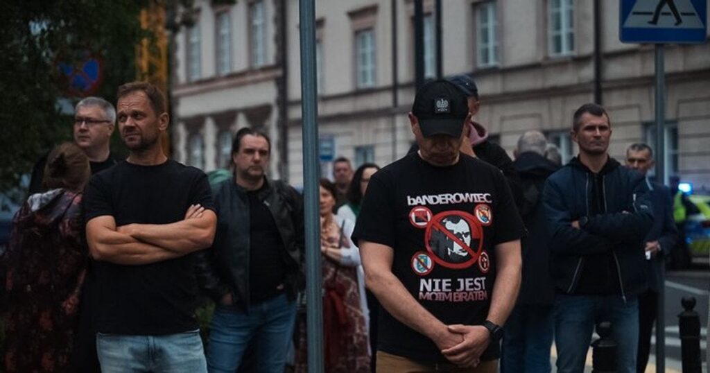 «Польща антибандерівська»: у Варшаві відбувся «Волинський марш» — учасники закликали припинити допомогу Україні «Польща антибандерівська»: у Варшаві відбувся «Волинський марш» — учасники закликали припинити допомогу Україні