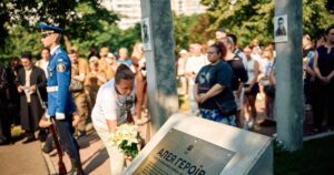 Алея пам’яті Київ — родини загиблих обурені якістю стендів і помилками в даних — Київ