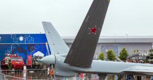 Скидають авіабомби та ракети на Україну: у Керчі знищили рідкісні дрони РФ (відео)