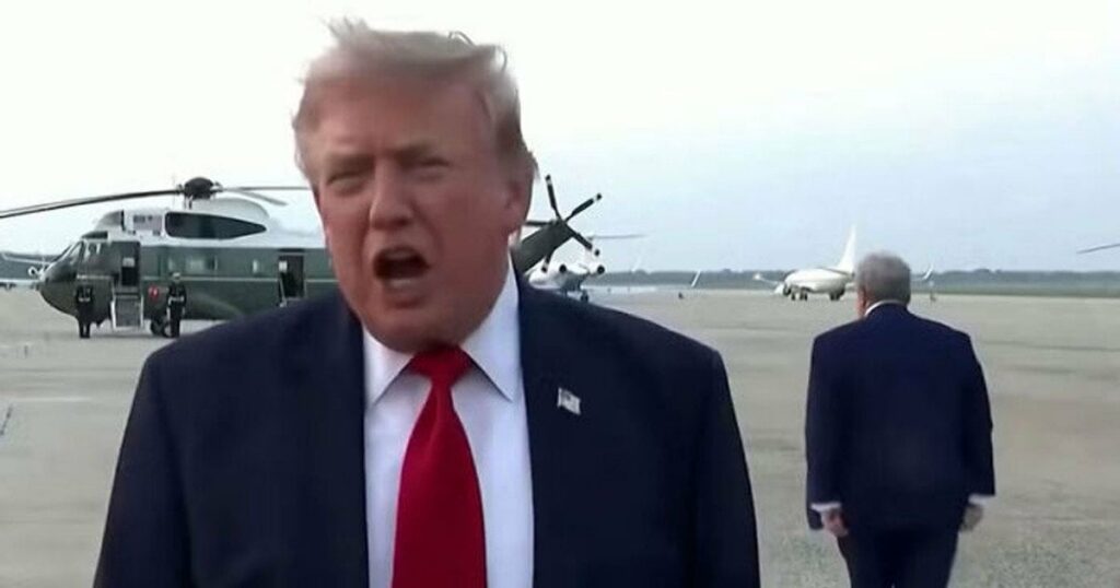 "Запасний Трамп" підірвав соцмережі: ким виявився загадковий двійник президента США "Запасний Трамп" підірвав соцмережі: ким виявився загадковий двійник президента США