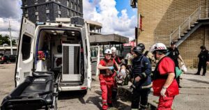Удар дрона по Харкову — біля станції метро є постраждалі, що відомо наразі — Укрaїнa