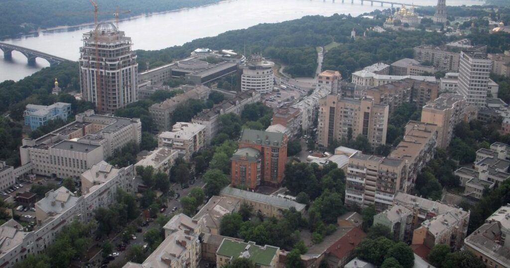 Діставайте теплий одяг: погода в Києві різко зіпсується, синоптики попередили про нашестя негоди — дати Діставайте теплий одяг: погода в Києві різко зіпсується, синоптики попередили про нашестя негоди — дати