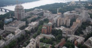 Діставайте теплий одяг: погода в Києві різко зіпсується, синоптики попередили про нашестя негоди — дати
