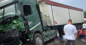 Моторошна ДТП на трасі Одеса-Миколаїв: тіла лежать просто посеред дороги (фото)