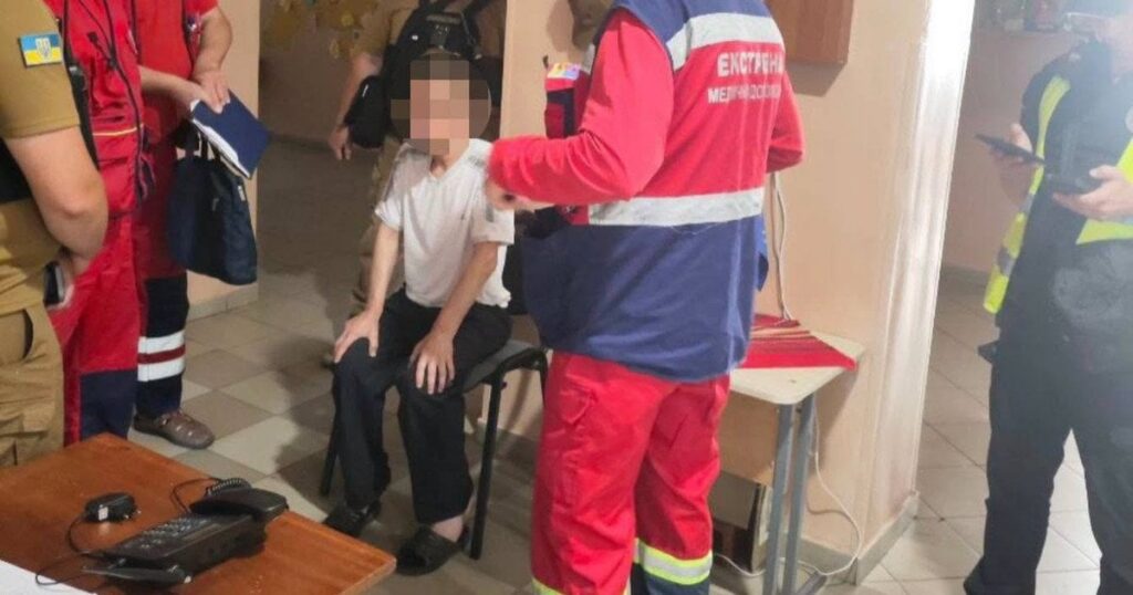У Києві 23 липня в ліцеї затримали чоловіка з ножем – деталі, фото — Київ У Києві 23 липня в ліцеї затримали чоловіка з ножем – деталі, фото — Київ