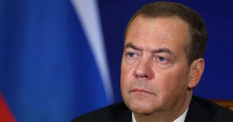 Нова Мобілізація в Росії: Заяви Медведєва та Реальні Цифри