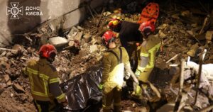 У Києві кількість загиблих після російського удару зросла до 18: з-під завалів дістали ще два тіла — Київ