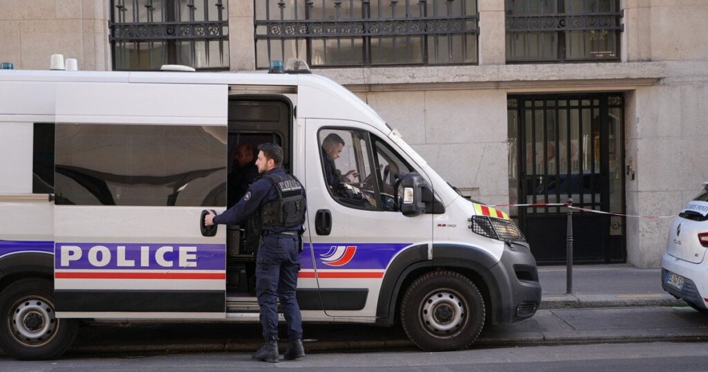 У будинку подружжя знайшли 5 тіл немовлят у картонних коробках — Світ
