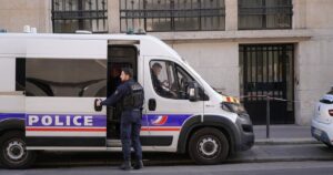 У будинку подружжя знайшли 5 тіл немовлят у картонних коробках — Світ