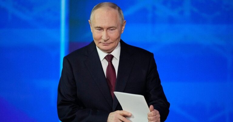 Кремль намагається заспокоїти росіян: Путін боїться нового бунту через мобілізацію,…