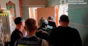 Напали з ножем та кастетом – у Києві затримали двох підлітків за жорстоке побиття жінок на Подолі — Київ