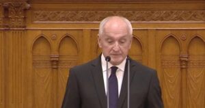 Угорщина: Андраш Бака — новий президент, призначений після усунення Орбаном, з планами відновити верховенство права