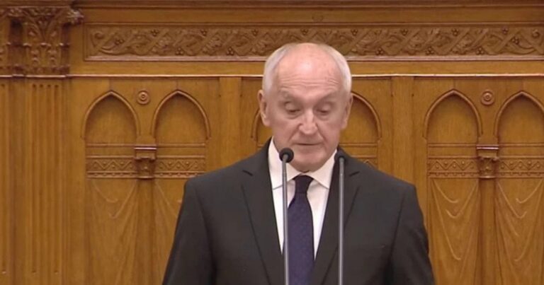 Угорщина: Андраш Бака — новий президент, призначений після усунення Орбаном, з планами відновити верховенство права