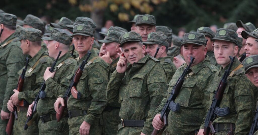 Росія здатна мобілізувати сотні тисяч, але є нюанс: ексчиновник ЦРУ розкрив головний страх Путіна