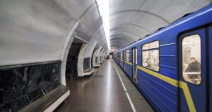 Зміни в роботі метро Києва 28 серпня: які маршрути обмежено через повітряну тривогу