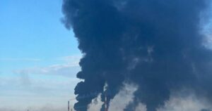 Перм у вогні: Українські удари по ключовому НПЗ “ЛУКОЙЛ-Пермнефтеоргсинтез” та реакція росіян