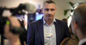 Безпілотник упав на проїжджу частину в Києві: Кличко повідомив перші деталі