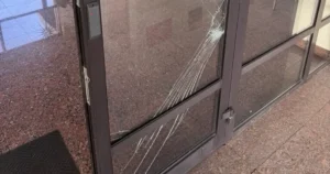 Посольство Литви у Києві зазнало пошкоджень: Росія відповість за удар