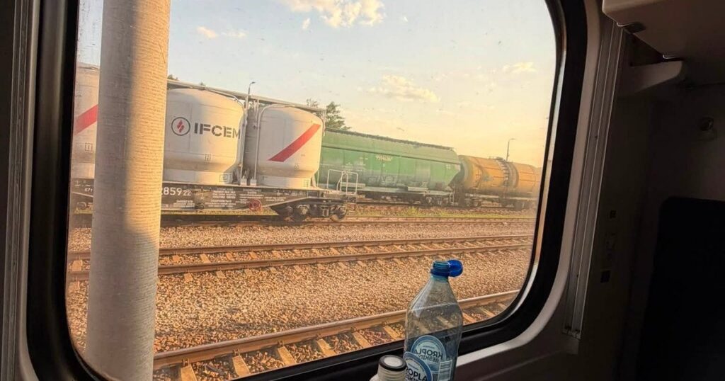 У вагоні було +52°C: "Укрзалізниця" відповіла, чому кондиціонери не рятують від спеки У вагоні було +52°C: "Укрзалізниця" відповіла, чому кондиціонери не рятують від спеки