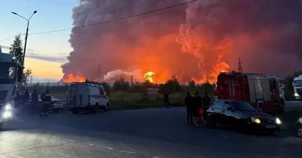 Вночі дрони атакували склади під Москвою: у мережі показали масштабні пожежі (відео) Вночі дрони атакували склади під Москвою: у мережі показали масштабні пожежі (відео)