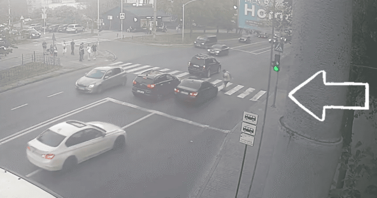 Резонансна ДТП у Львові: два BMW поспіль збили батька з дитиною на переході, обоє у реанімації