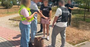 Викриття схеми продажу “бронювання” від мобілізації у Києві: затримана керівниця Червоного Хреста