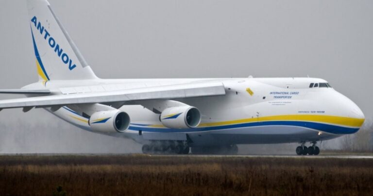 Таємничий дрон з вибухівкою біля українського літака в Німеччині: чи є російський слід?