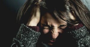 Як зупинити паніку за секунди: дихальні техніки астронавтів та військових