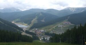 Негода в Буковелі — зливи перетворили курорт на потоки води, відео з мережі, погода в Карпатах — Укрaїнa