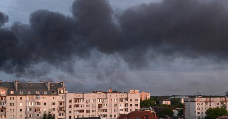 Чернігів під ударом: Ворожий безпілотник влучив у багатоповерхівку, є постраждалі