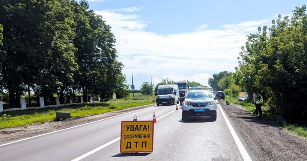 Їхав за кермом мотоцикла у 13 років: у Кропивницькому сталася ДТП за участі підлітків Їхав за кермом мотоцикла у 13 років: у Кропивницькому сталася ДТП за участі підлітків