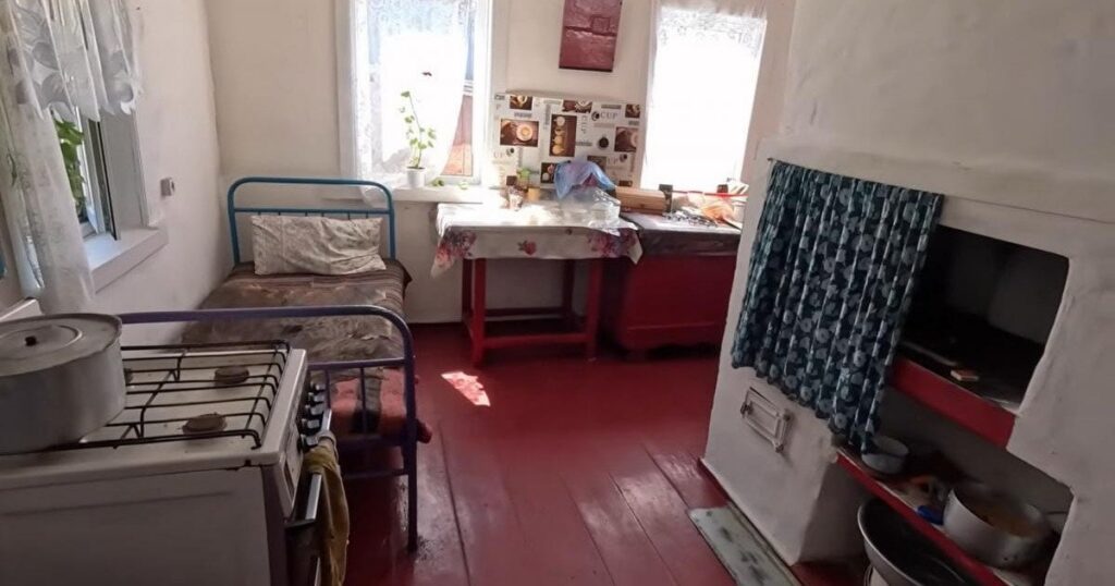 Переселенці з Чернігівщини – як живе родина в хаті за 40 тисяч і на чому заробляє – фото — Укрaїнa Переселенці з Чернігівщини – як живе родина в хаті за 40 тисяч і на чому заробляє – фото — Укрaїнa