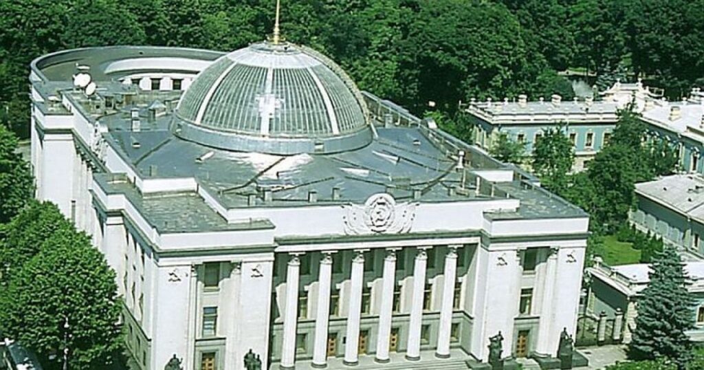 Парламент іде під землю: Раду можуть перевести працювати до укриття Парламент іде під землю: Раду можуть перевести працювати до укриття