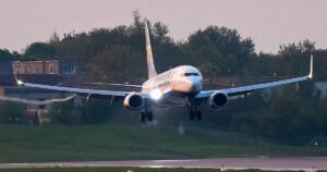 Уламки двигуна та пір’я: Несподівана знахідка у двигуні Boeing після інциденту з пасажиром