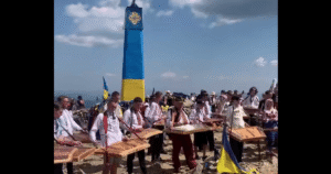 На вершині Говерли: 35 цимбалістів вшанували загиблих музикантів виконанням «Аркану»