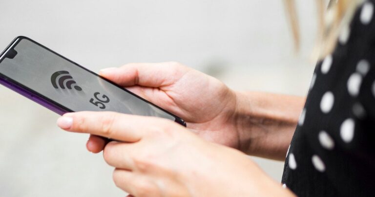 Нові правила для митниці: як IMEI-коди боротимуться з “сірим” імпортом смартфонів в Україні