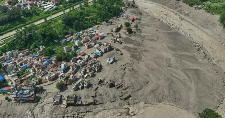 Катастрофічна повінь у Непалі: понад тисяча людей зникли безвісти, пошуки тривають