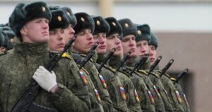 Росія: Зростання Витрат та Дефіцит Лceğдей на Фронті, Незважаючи на Зусилля Кремля з Вербування