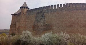 Хотинська Фортеця Руйнується: Тривожні Симптоми Занепаду Однієї з Найвідоміших Пам’яток України