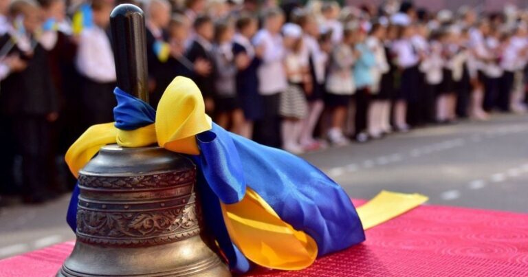 Зміни в освіті України з 1 вересня: підвищення зарплат педагогам, стипендій та безкоштовне харчування