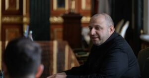 Рустем Умєров: Від Народного Депутата до Керівника Служби Зовнішньої Розвідки – Шлях та Нові Виклики